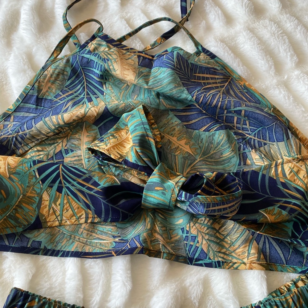 Tropical Leaf Print Two-Piece Set - Picture 9 of 10